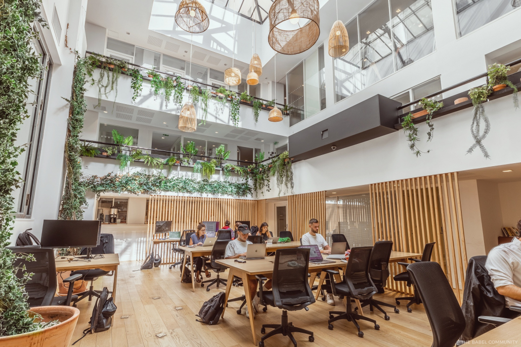 Open Space en coworking avec l'accès aux services (conciergerie, call box, free meeting rooms…) à Marseille