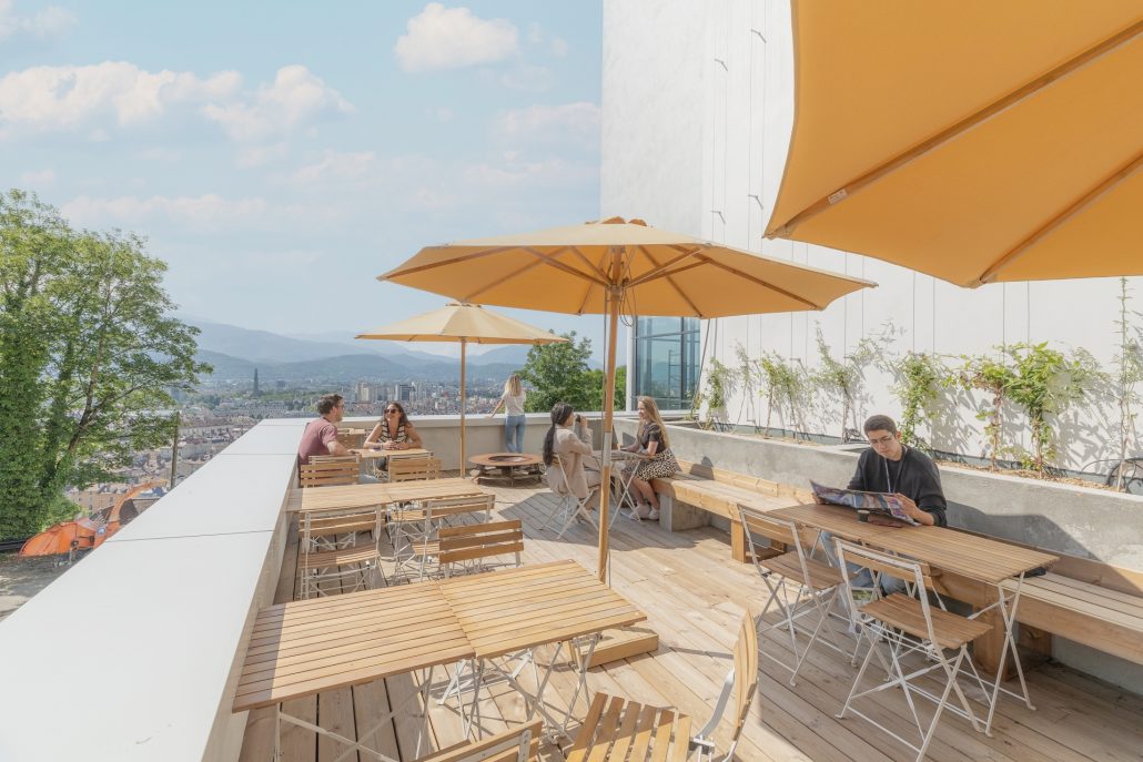 Terraces with unobstructed views in Grenoble Bastille