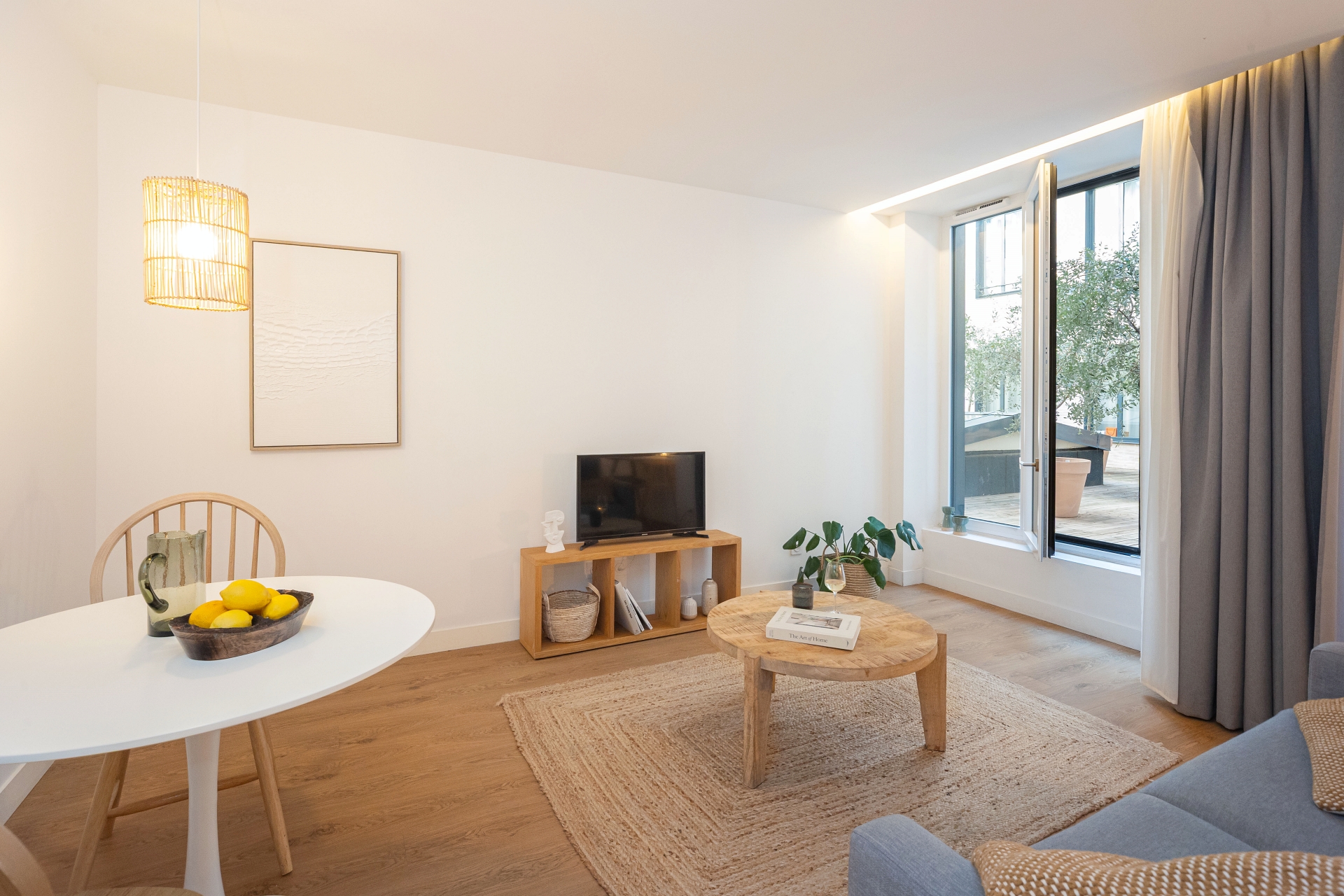 GRANDE SUITE PREMIUM - VUE PATIO - 213 - The Babel Community Coliving Marseille Vieux Port (2)