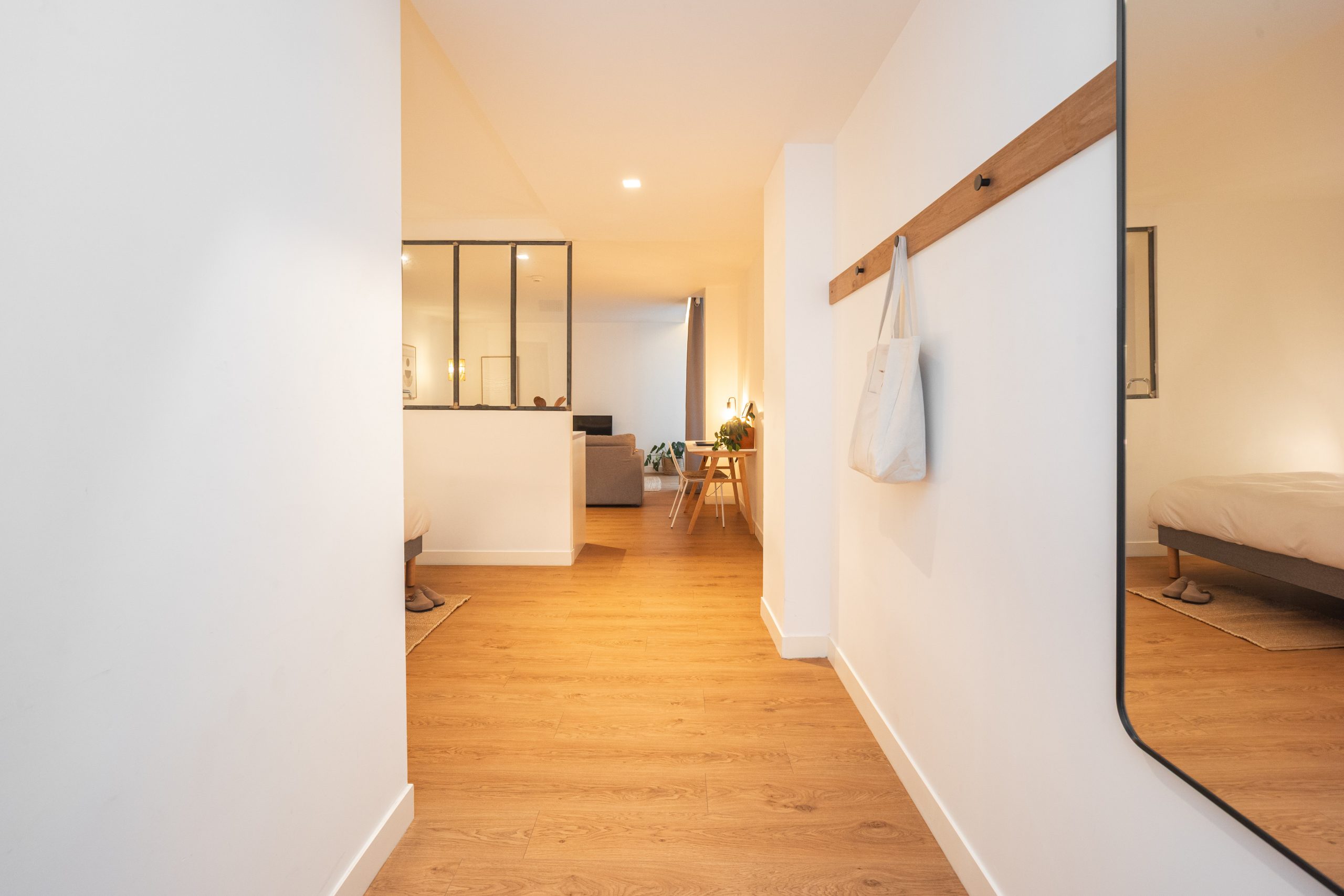 GRANDE SUITE PREMIUM - VUE PATIO - 213 - The Babel Community Coliving Marseille Vieux Port (8)