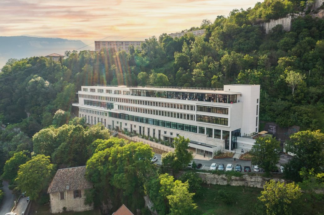 Location appartement meublé et postes en coworking au centre ville de Grenoble