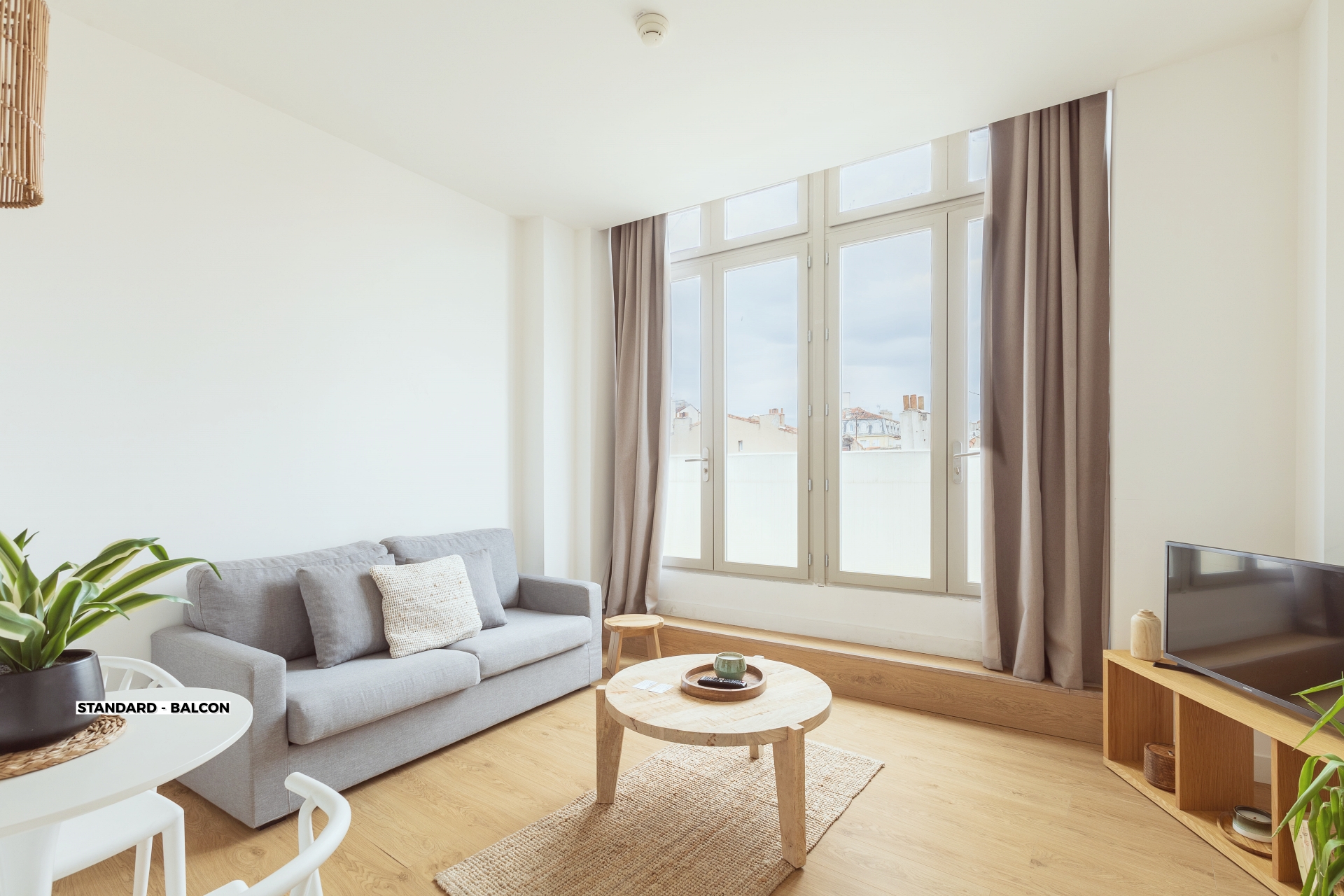 Standard Suite - Balcony #521 (2)