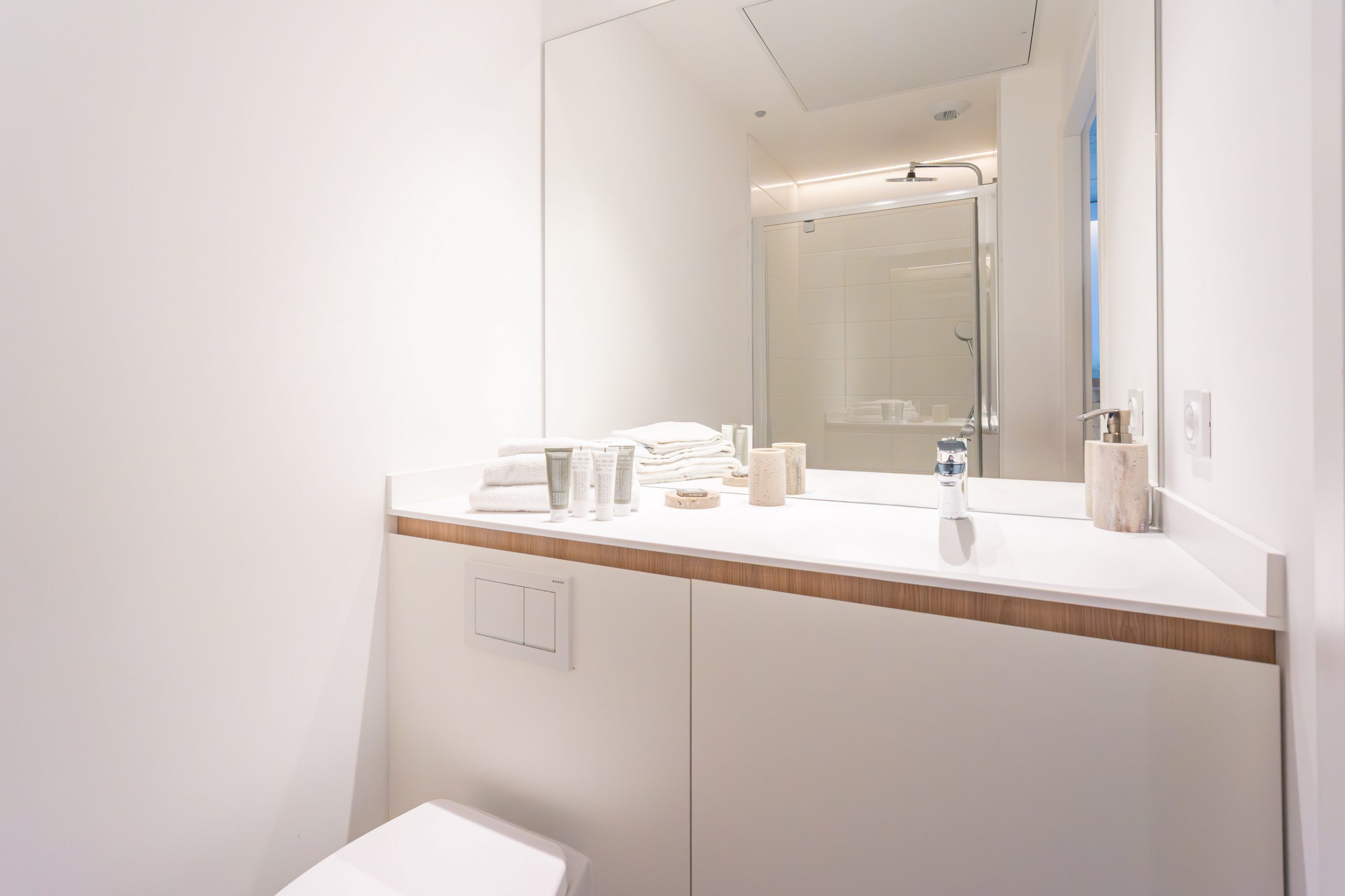 Salle de bain nouvelle mise en place coliving pour suite grande suite studio (1)
