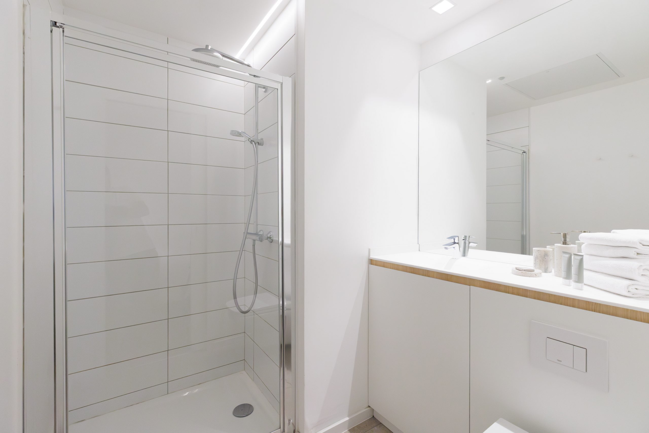 Salle de bain nouvelle mise en place coliving pour suite grande suite studio (2)