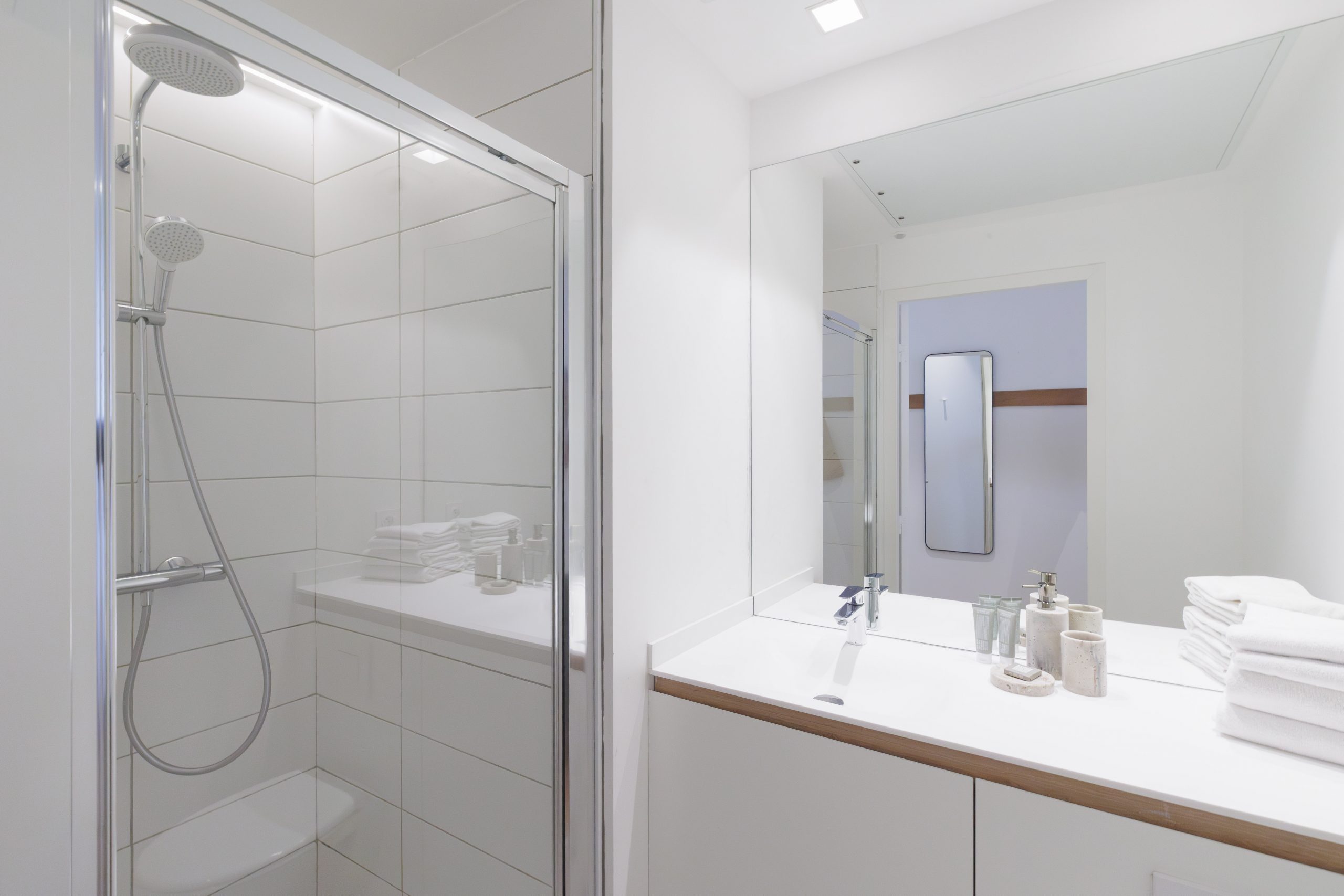 Salle de bain nouvelle mise en place coliving pour suite grande suite studio (3)