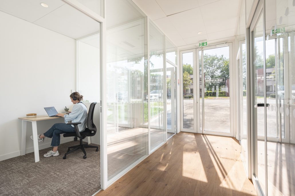 0114 - Bureau #1 (2)