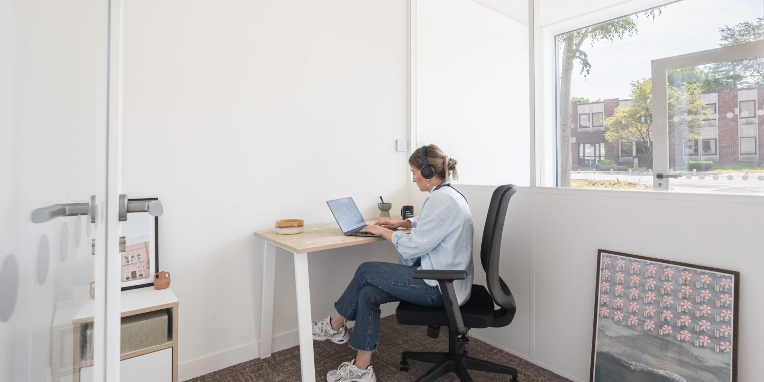 0114 - Bureau #1 (1)