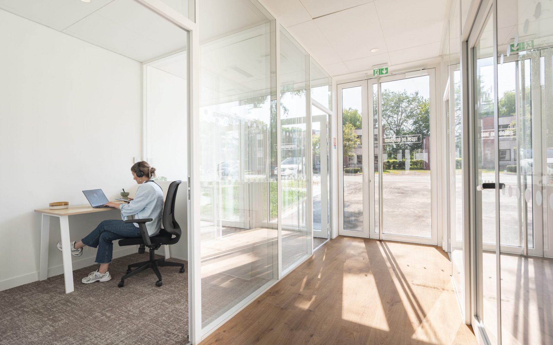0114 - Bureau #1 (2)