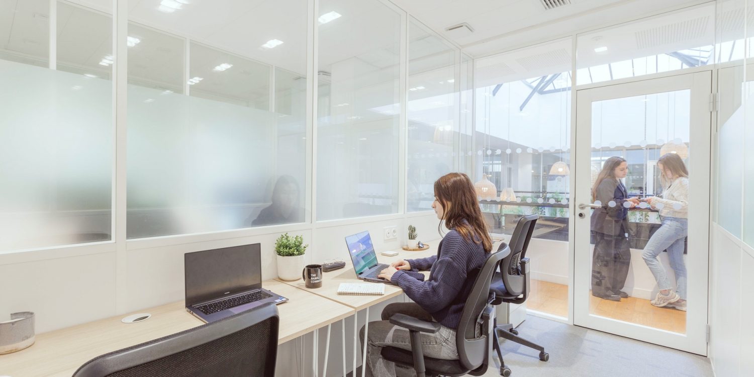 126 - Bureau #2 (1)