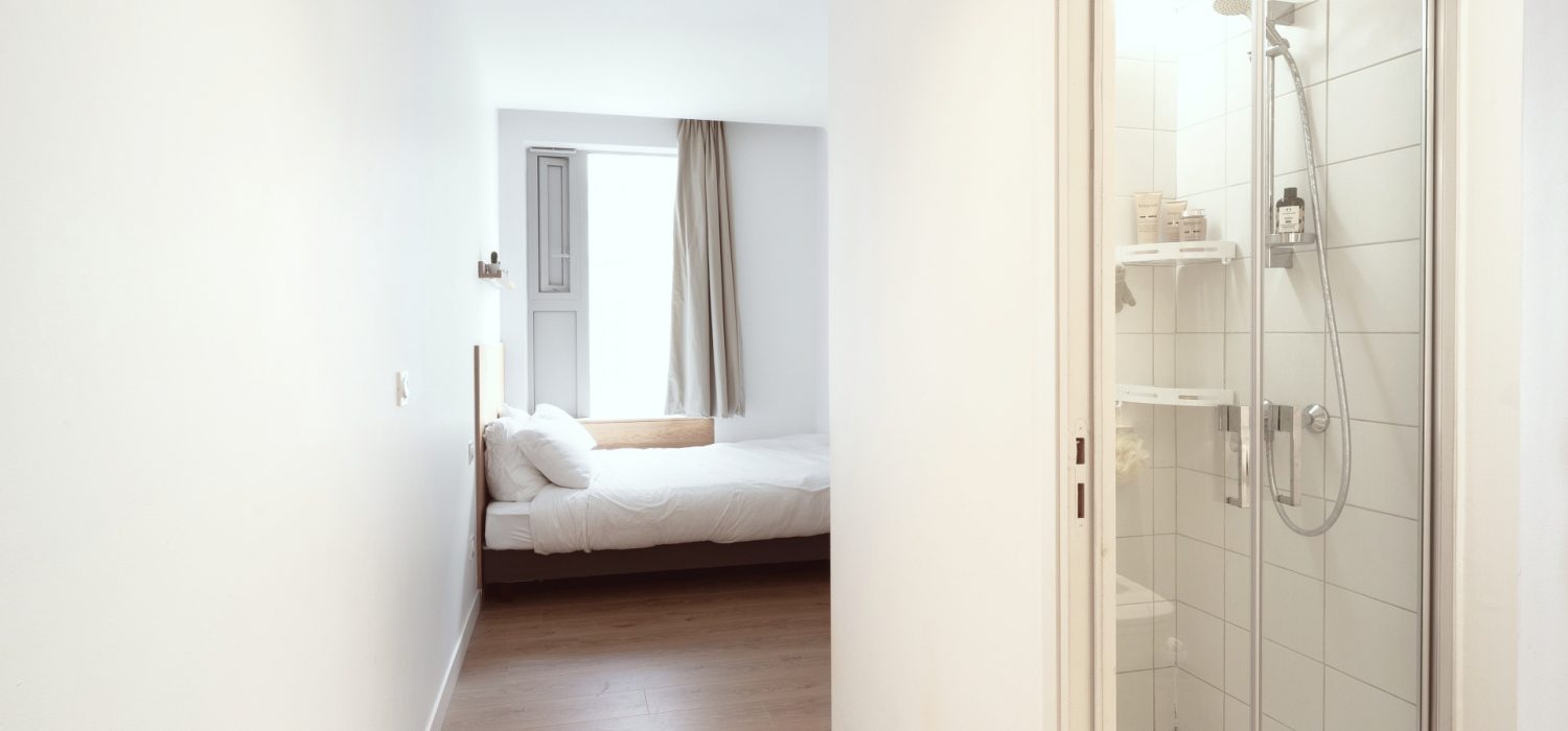 Chambre avec salle de bain privative en coliving à Marseille