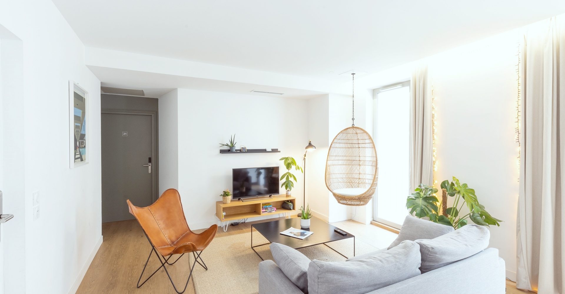 Salon décoré avec gout en colocation à Marseille