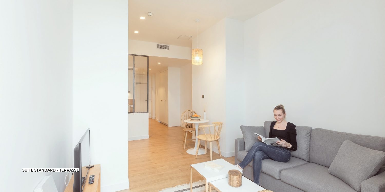 Salon meublé en coliving à Marseille