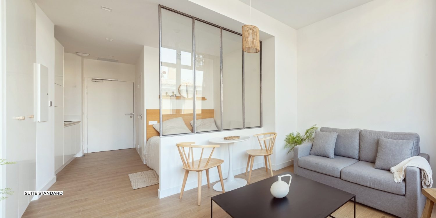 Salon spacieux en coliving à Marseille Vieux Port