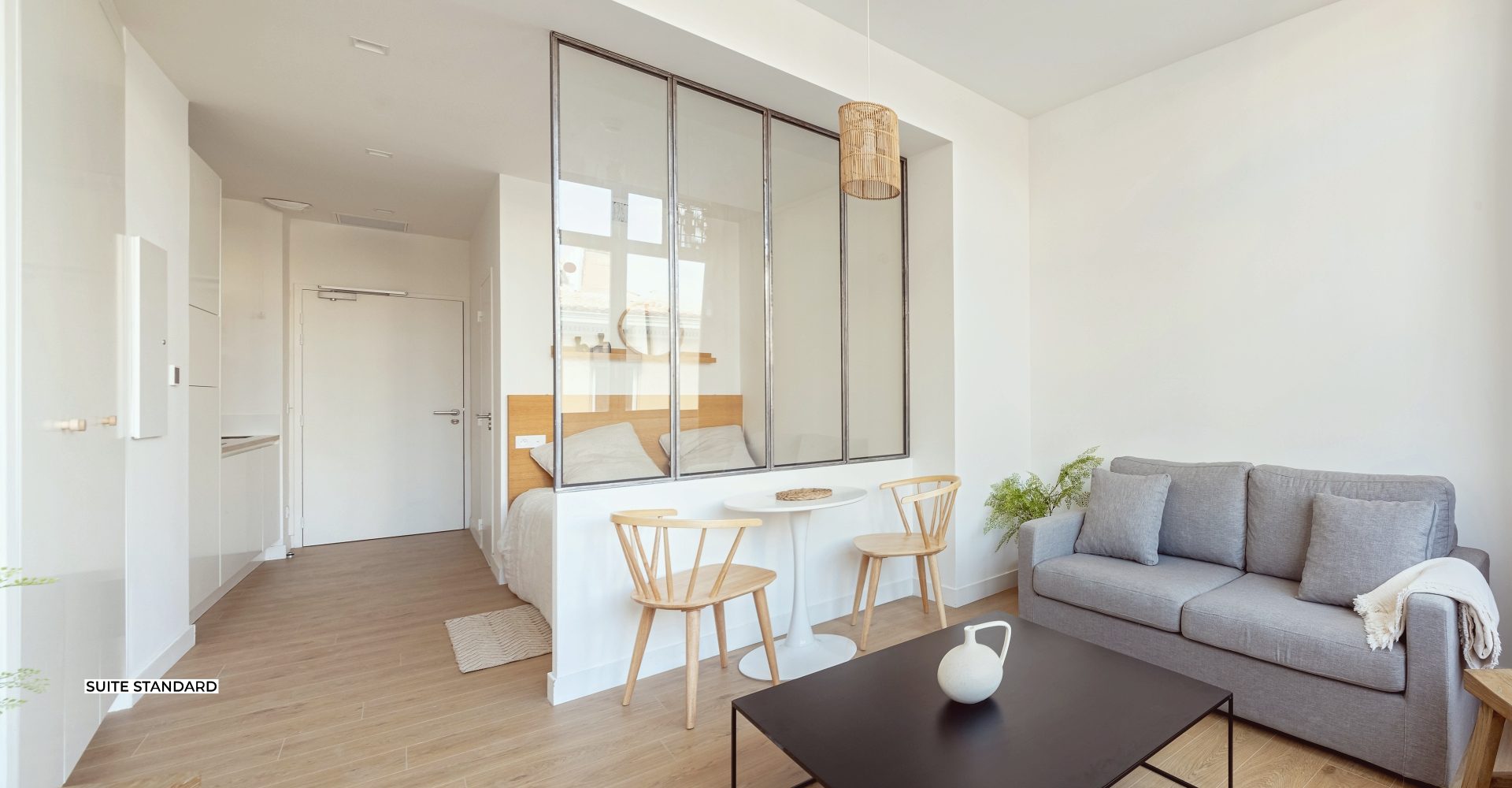 Salon spacieux en coliving à Marseille Vieux Port