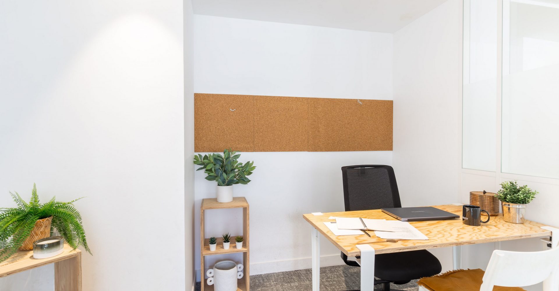 661 - Bureau #2