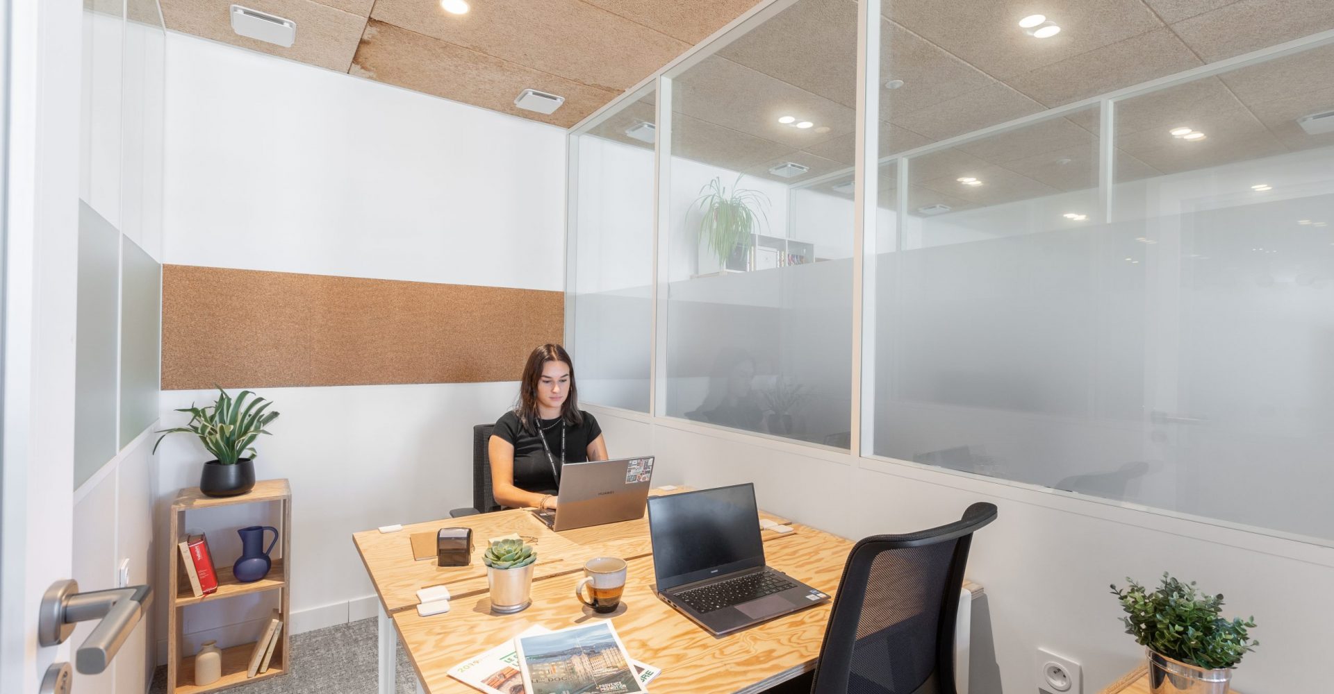 676 - Bureau #2 (1)