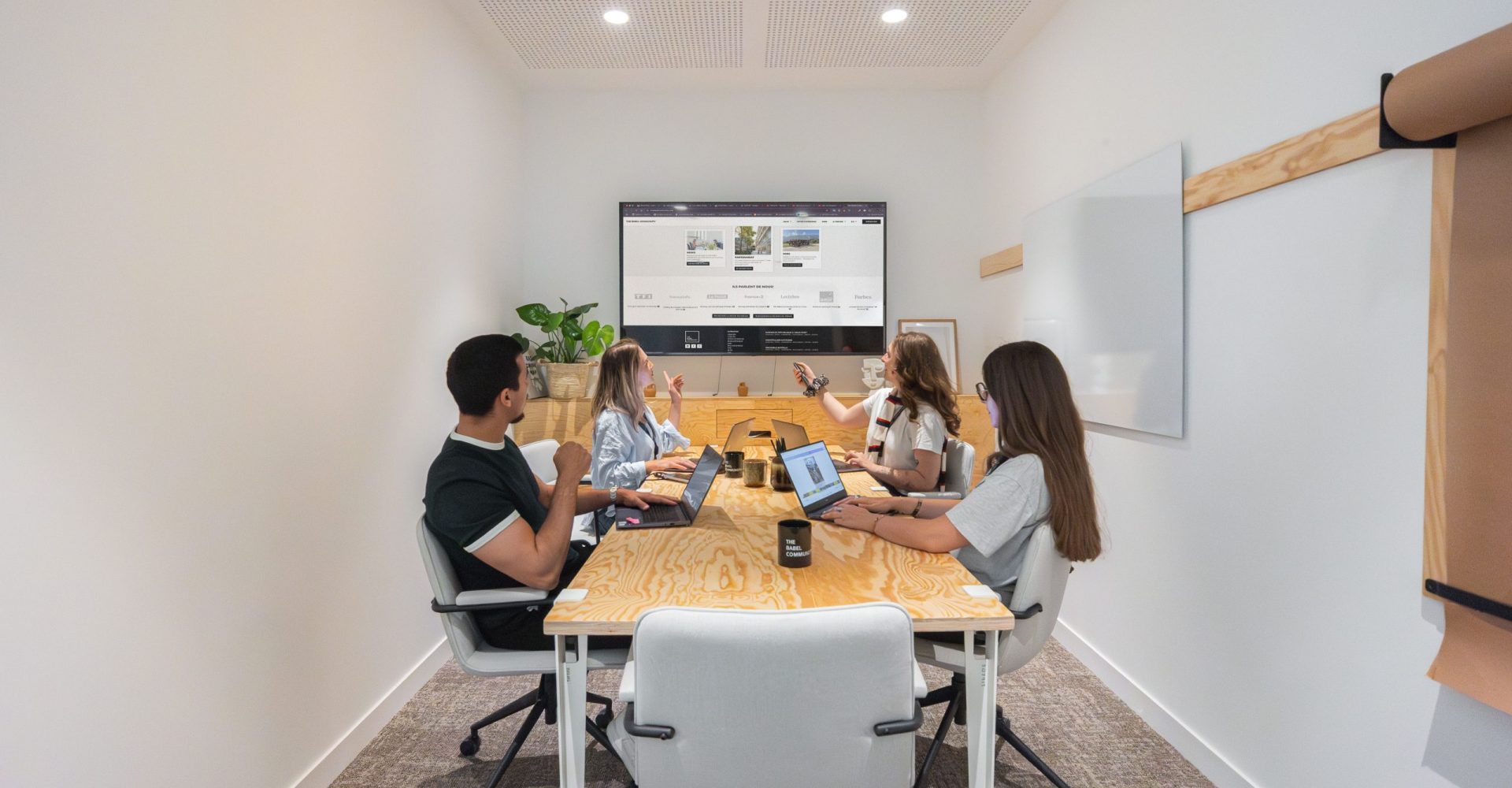 Free Meeting Room 2 (1)