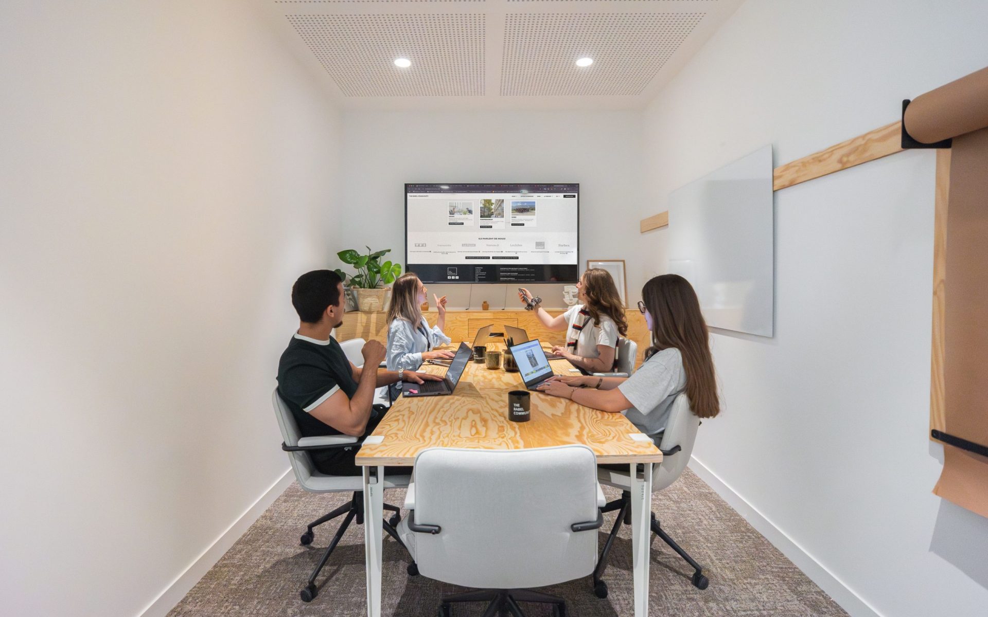 Free Meeting Room 2 (1)