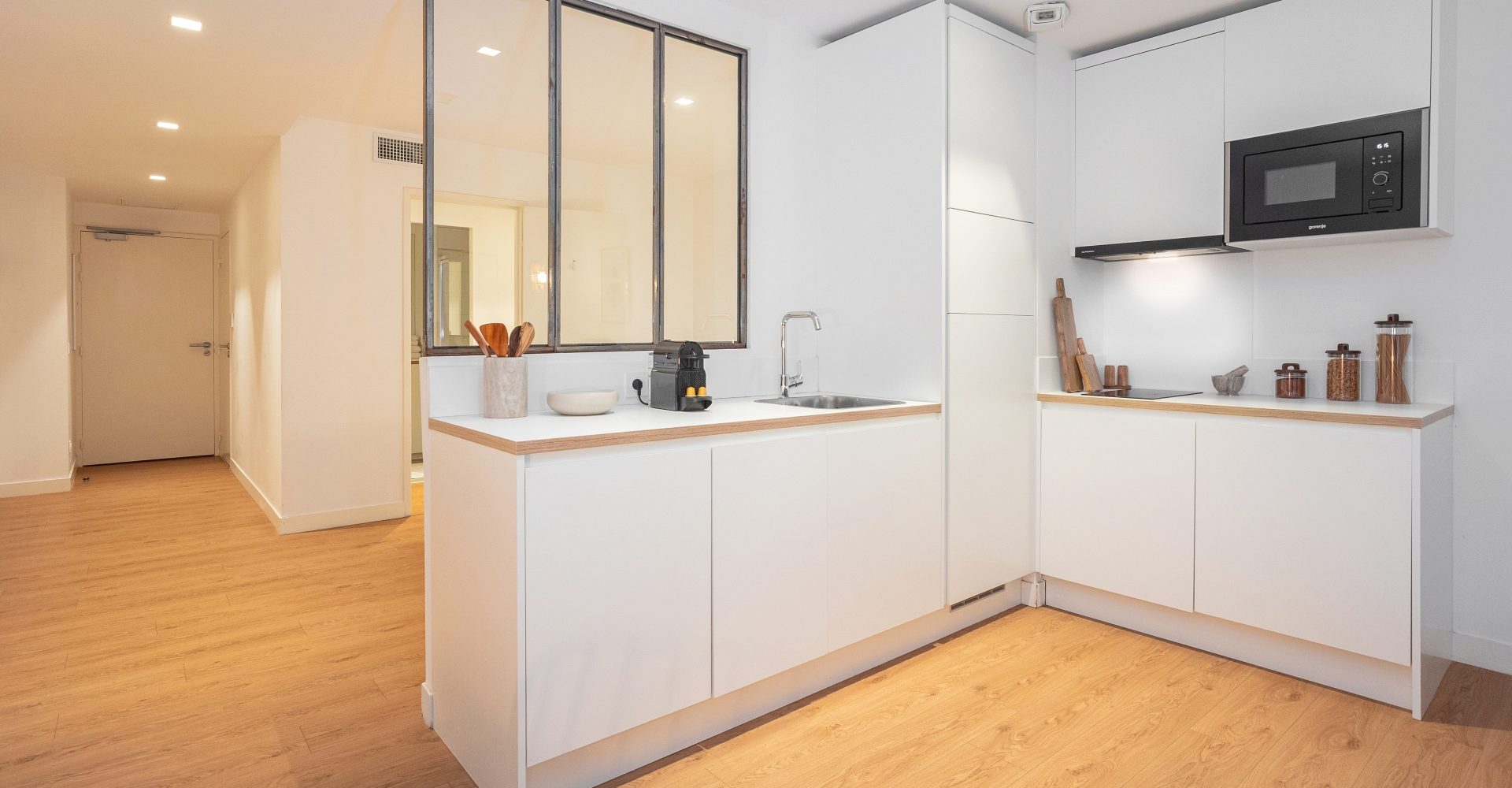 GRANDE SUITE PREMIUM - VUE PATIO - 213 - The Babel Community Coliving Marseille Vieux Port (1)