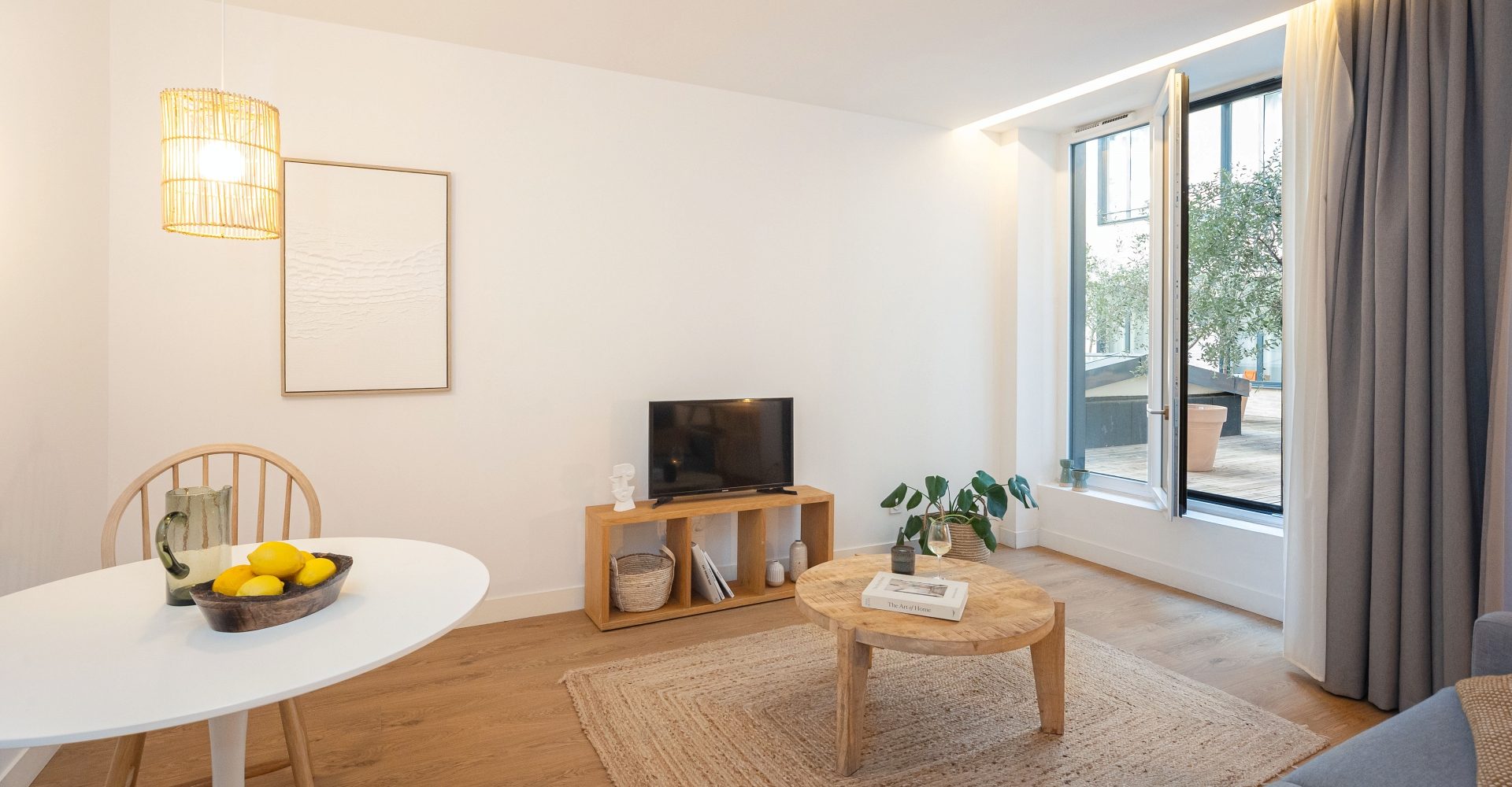 GRANDE SUITE PREMIUM - VUE PATIO - 213 - The Babel Community Coliving Marseille Vieux Port (2)
