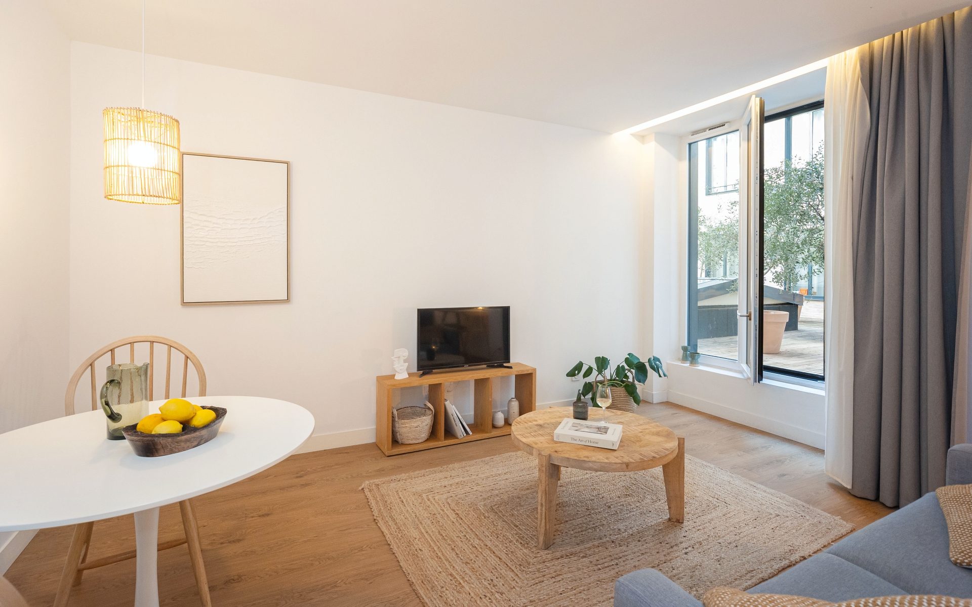 GRANDE SUITE PREMIUM - VUE PATIO - 213 - The Babel Community Coliving Marseille Vieux Port (2)