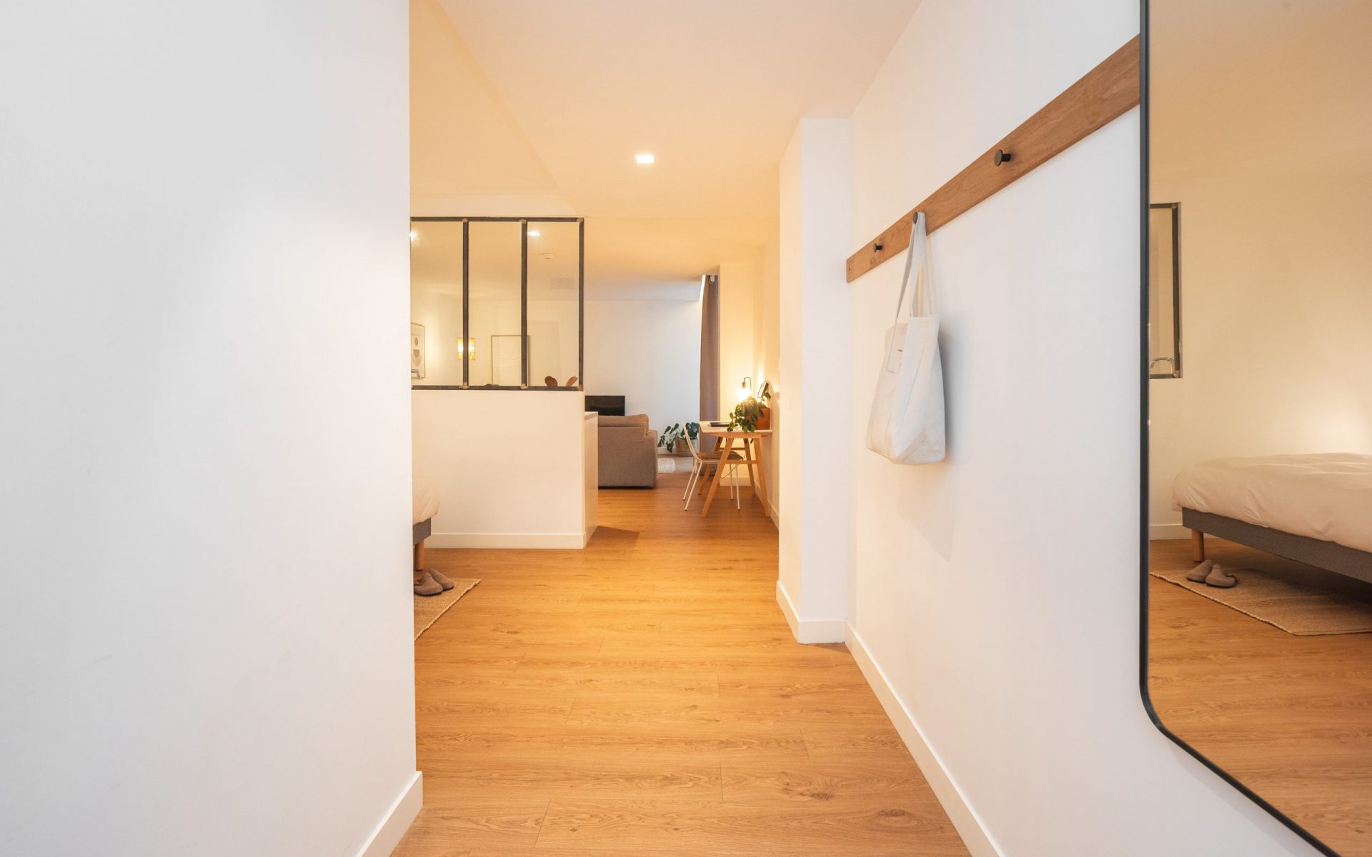 GRANDE SUITE PREMIUM - VUE PATIO - 213 - The Babel Community Coliving Marseille Vieux Port (8)