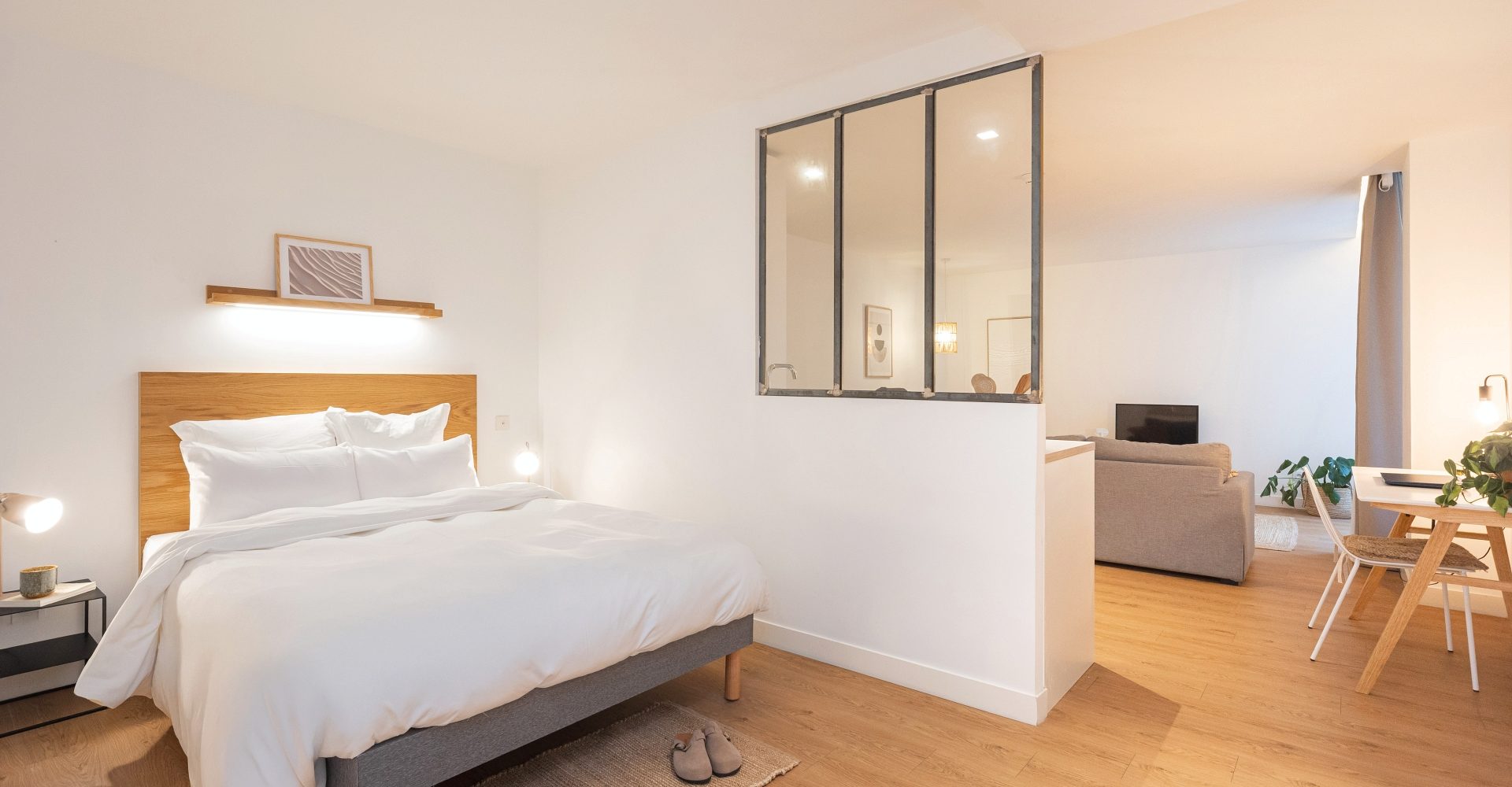 GRANDE SUITE PREMIUM - VUE PATIO - 213 - The Babel Community Coliving Marseille Vieux Port (9)