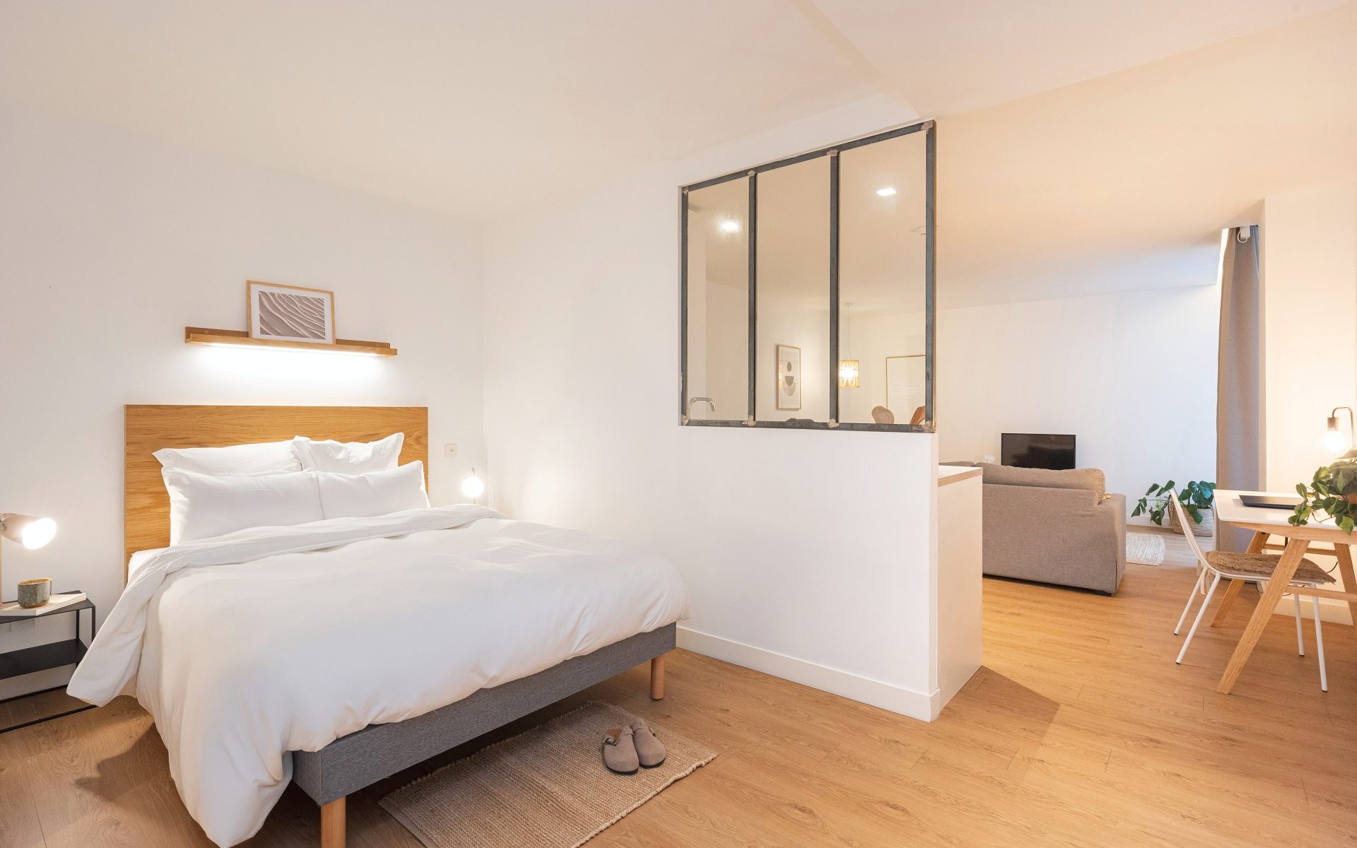 GRANDE SUITE PREMIUM - VUE PATIO - 213 - The Babel Community Coliving Marseille Vieux Port (9)