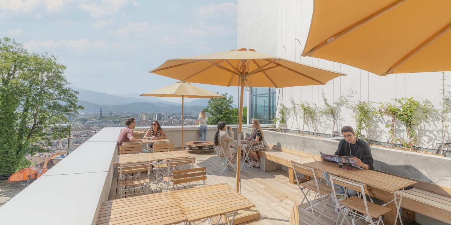 Terraces with unobstructed views in Grenoble Bastille