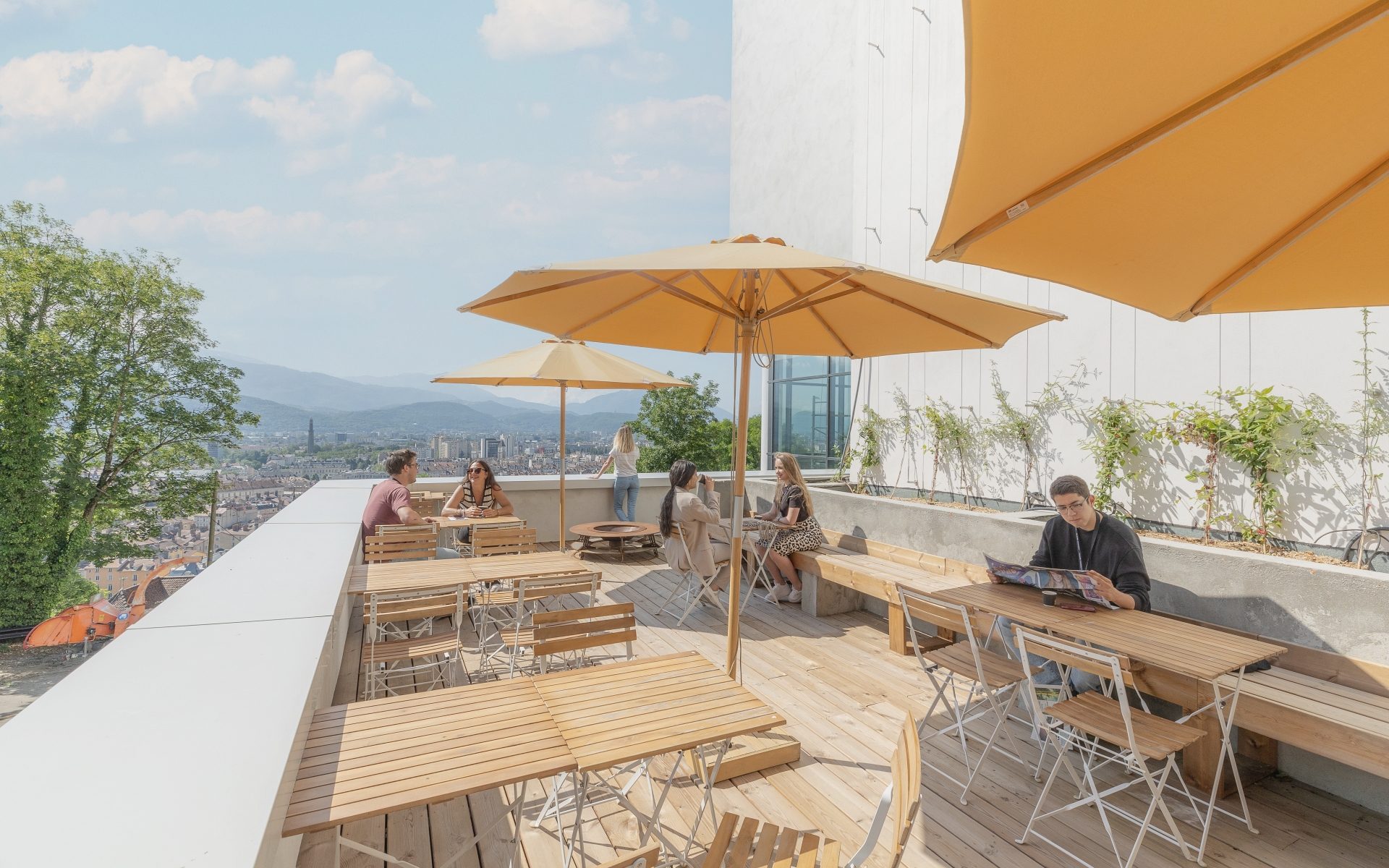 Terraces with unobstructed views in Grenoble Bastille