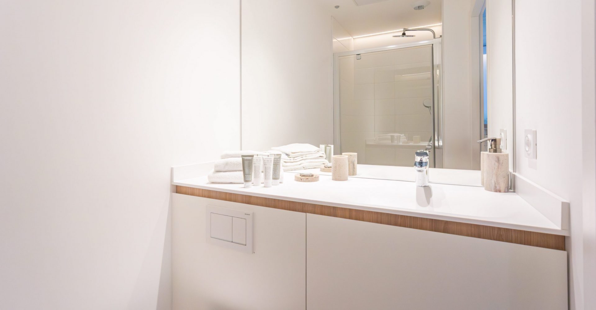 Salle de bain nouvelle mise en place coliving pour suite grande suite studio (1)