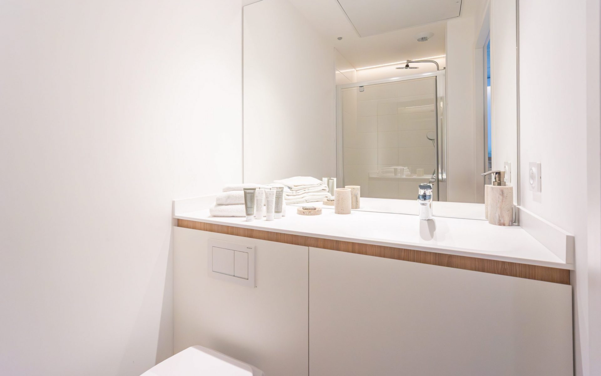Salle de bain nouvelle mise en place coliving pour suite grande suite studio (1)