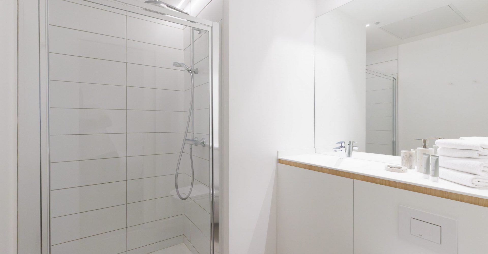 Salle de bain nouvelle mise en place coliving pour suite grande suite studio (2)