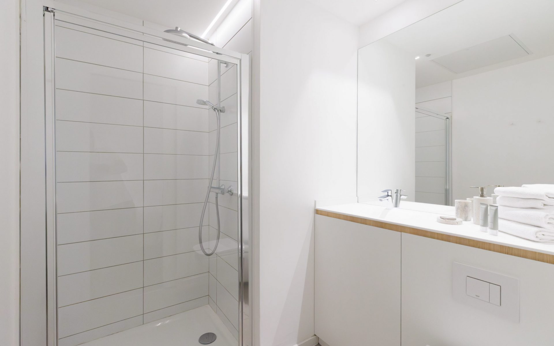 Salle de bain nouvelle mise en place coliving pour suite grande suite studio (2)