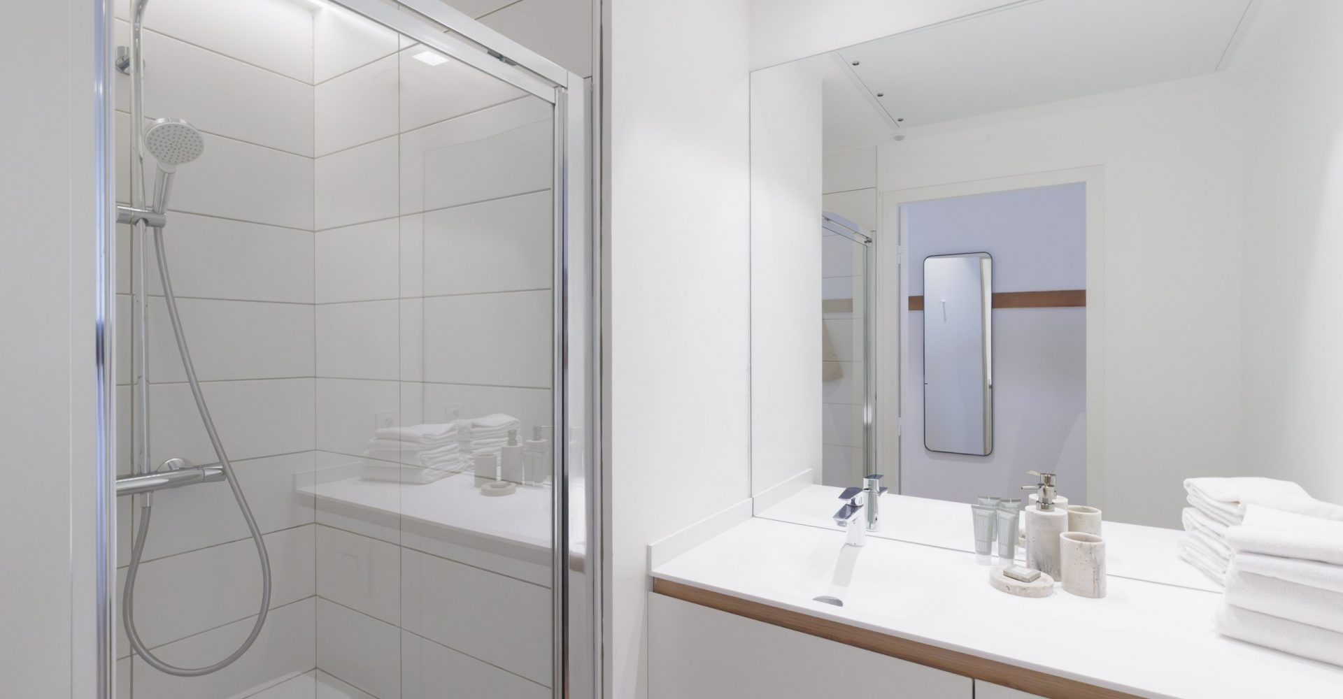 Salle de bain nouvelle mise en place coliving pour suite grande suite studio (3)