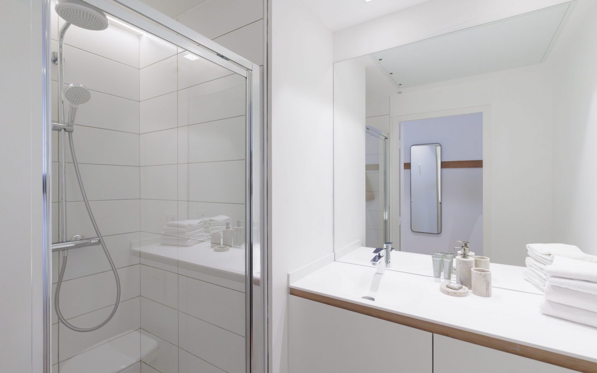 Salle de bain nouvelle mise en place coliving pour suite grande suite studio (3)